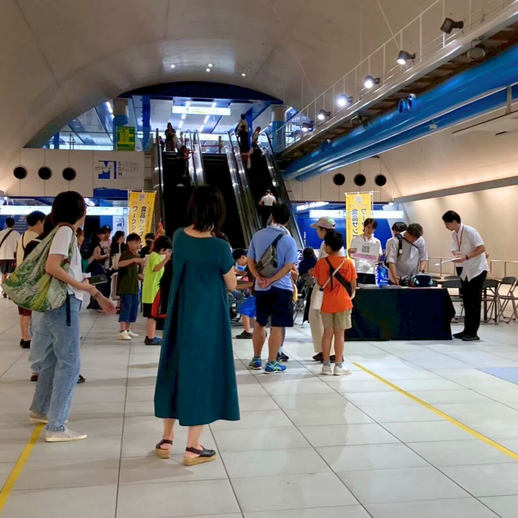 みなとみらい駅みらいチューブでの開催の様子